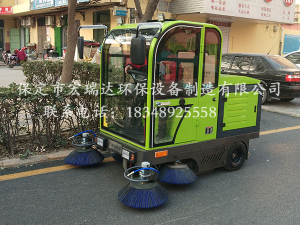 保定宏瑞達(dá)電動(dòng)掃地車在張家口廣廈社區(qū)上崗